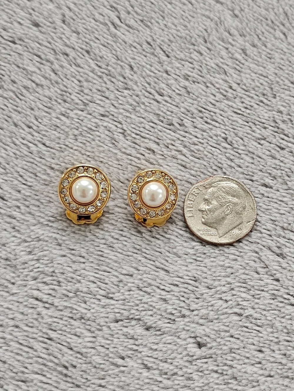 Christian Dior Vintage Clip On Small Faux Pearl and Crystal Earrings - Picture 10 of 16